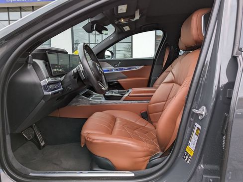 Used 2023 BMW 760i xDrive AWD/4WD image 13