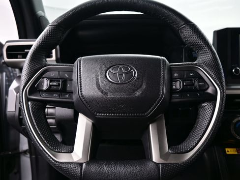 Used 2025 Toyota Tacoma SR5 AWD/4WD image 23