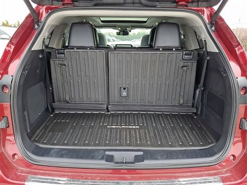Used 2024 Toyota Highlander Platinum image 30