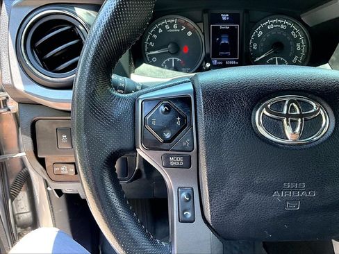 Used 2021 Toyota Tacoma TRD Off-Road AWD/4WD image 9