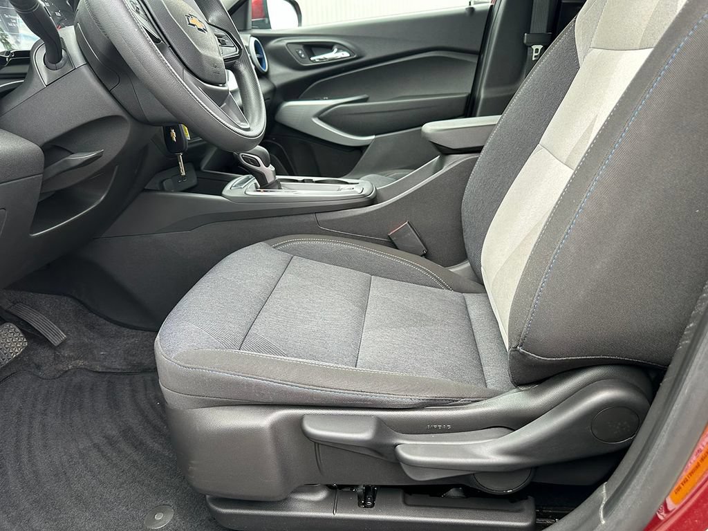 Used 2024 Chevrolet Trax LS w/ LS Convenience Package FWD image 14