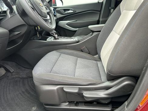 Used 2024 Chevrolet Trax LS w/ LS Convenience Package FWD image 14