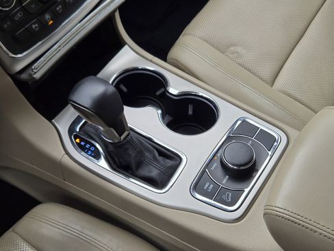 Used 2017 Jeep Grand Cherokee Limited w/ Luxury Group II image 24