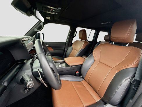 Used 2024 Lexus GX 550 w/ Cold Area Package AWD/4WD image 11