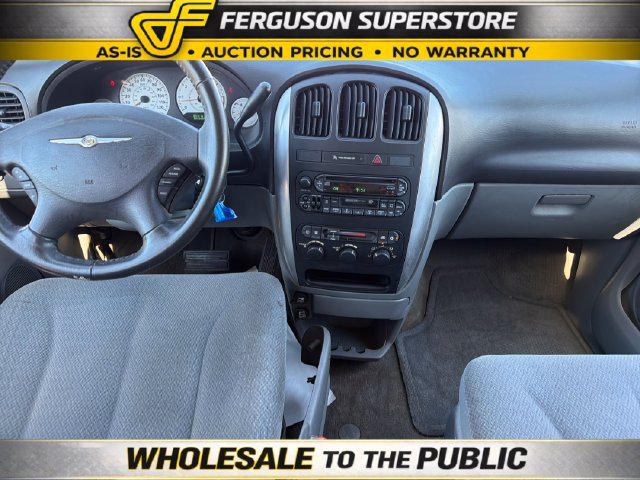 Used 2005 Chrysler Town & Country Touring FWD image 9