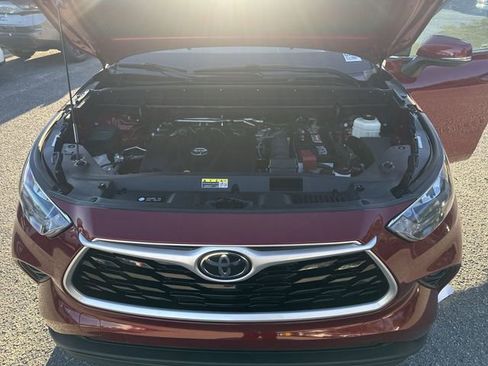 Used 2020 Toyota Highlander XLE image 34