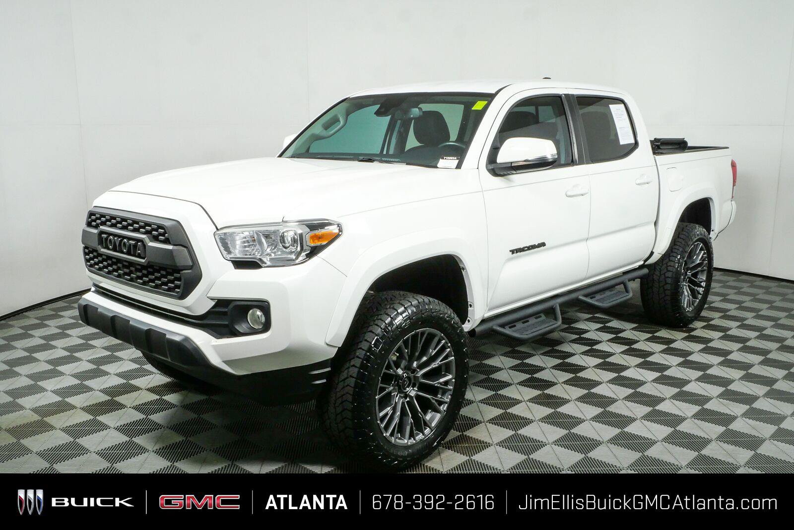 Used 2022 Toyota Tacoma SR5 w/ Technology Package RWD image 25