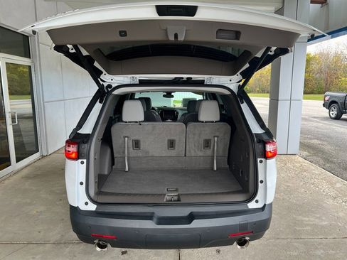 Used 2020 Chevrolet Traverse LT image 9