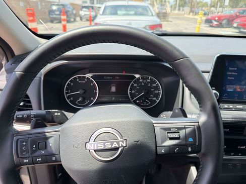Used 2025 Nissan Rogue SV FWD image 7