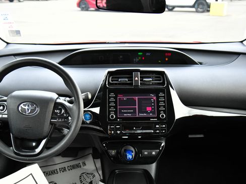 Used 2021 Toyota Prius LE image 32