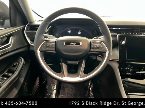 Used 2023 Jeep Grand Cherokee Laredo w/ Luxury Tech Group I image 12