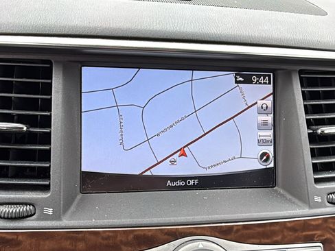 Used 2020 Nissan Armada SL image 13