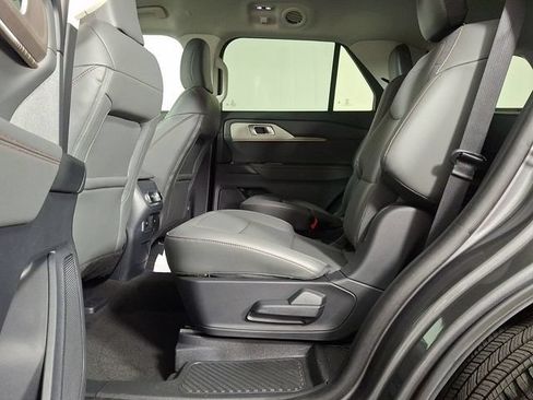 Used 2025 Ford Explorer Active w/ Active Comfort Package AWD/4WD image 13