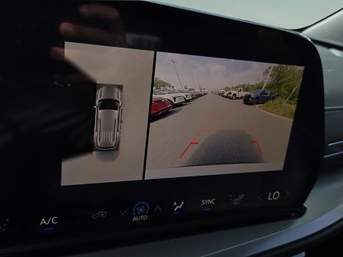 New 2026 Chevrolet Traverse LT w/ Midnight/Sport Edition FWD image 19