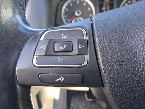 Used 2011 Volkswagen Tiguan S image 31