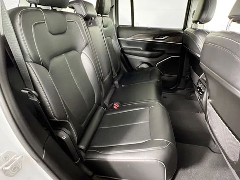 Used 2022 Jeep Grand Cherokee Limited w/ Luxury Tech Group II image 27