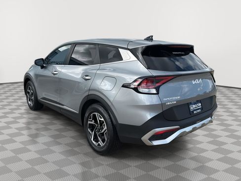 Used 2023 Kia Sportage LX image 3