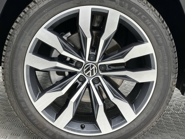 Certified 2023 Volkswagen Atlas Cross Sport SEL Premium R-Line AWD/4WD image 11