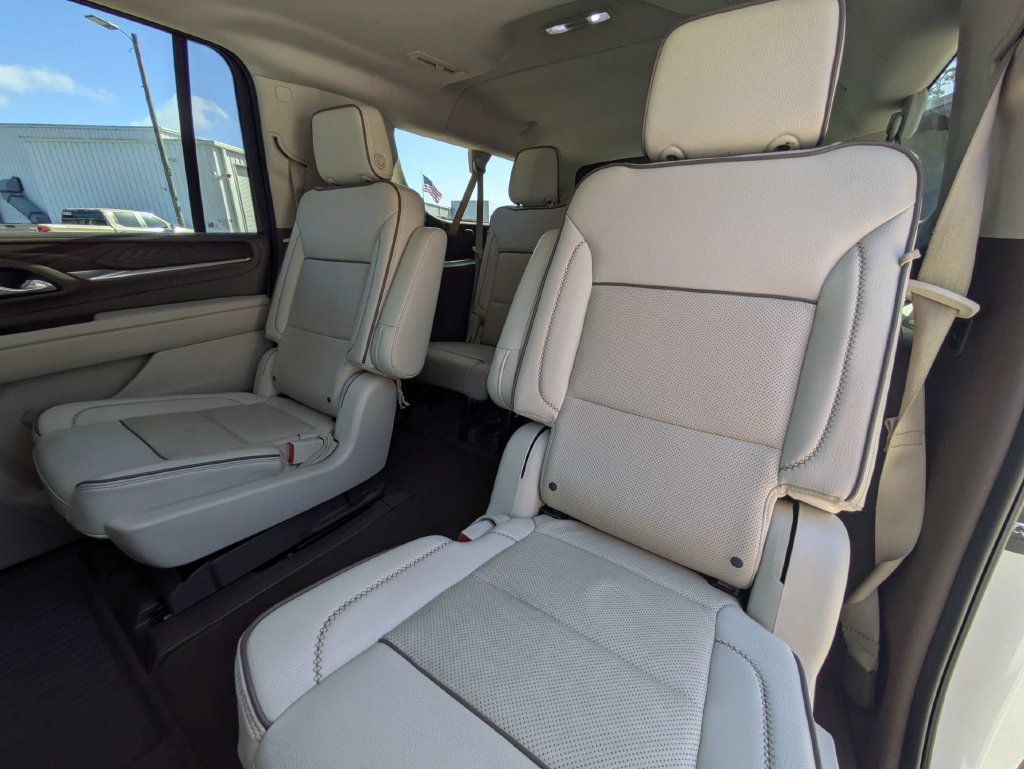 Used 2023 GMC Yukon XL Denali w/ Denali Reserve Package AWD/4WD image 8