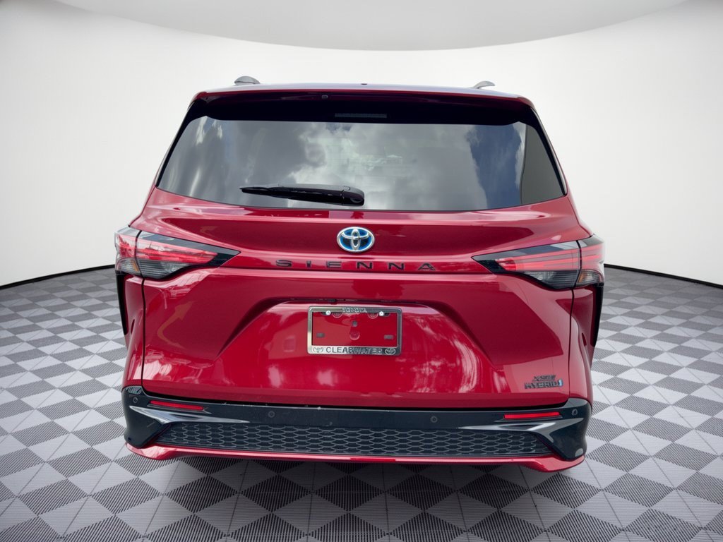 Used 2024 Toyota Sienna XSE FWD image 11