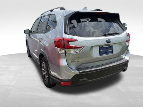 Used 2019 Subaru Forester Premium AWD/4WD image 4