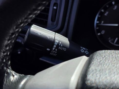 Used 2022 Nissan Titan SV w/ SV Convenience Package image 34