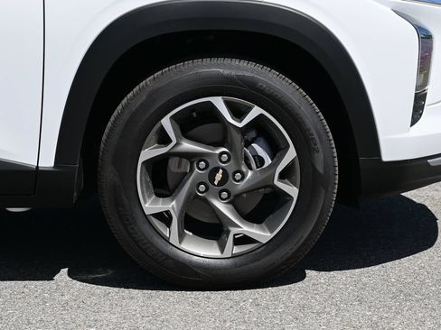 Used 2026 Chevrolet Trax LT w/ Sunroof Package FWD image 11