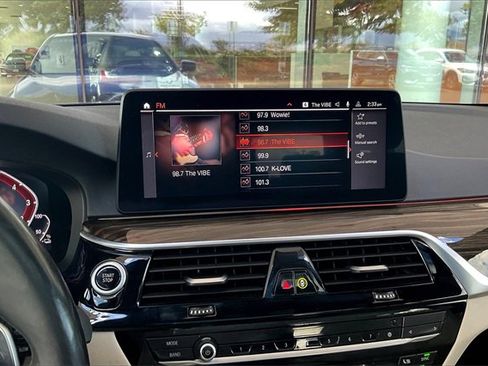 Used 2021 BMW 530e w/ M Sport Package image 20