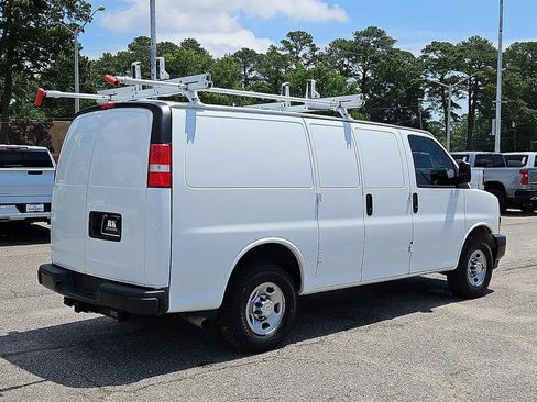 Used 2022 Chevrolet Express 2500 w/ Driver Convenience Package RWD image 6