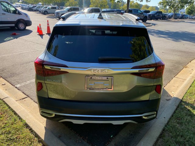 Used 2023 Kia Seltos S w/ Navigation Package FWD image 32