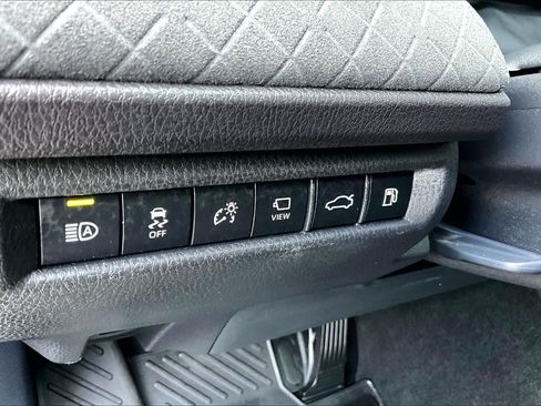 Certified 2026 Toyota Camry Hybrid AWD/4WD image 33