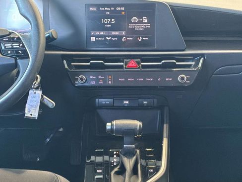 Used 2023 Kia Niro LX FWD image 21
