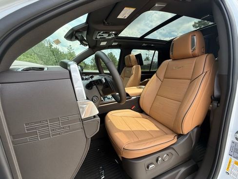 New 2026 Cadillac Escalade Luxury w/ Touring Package AWD/4WD image 5