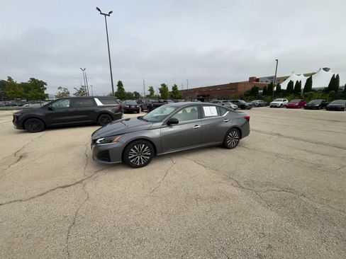 Used 2025 Nissan Altima 2.5 SV FWD image 7