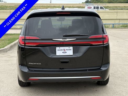 Used 2024 Chrysler Pacifica Touring-L FWD image 7