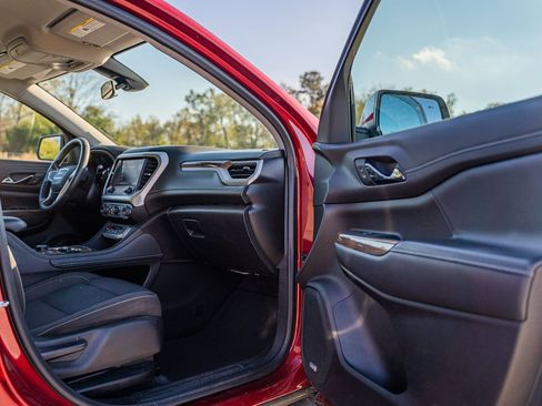 Used 2023 GMC Acadia SLE w/ Driver Convenience Package image 12