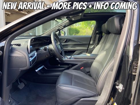 Used 2024 Cadillac Lyriq Luxury AWD/4WD image 3