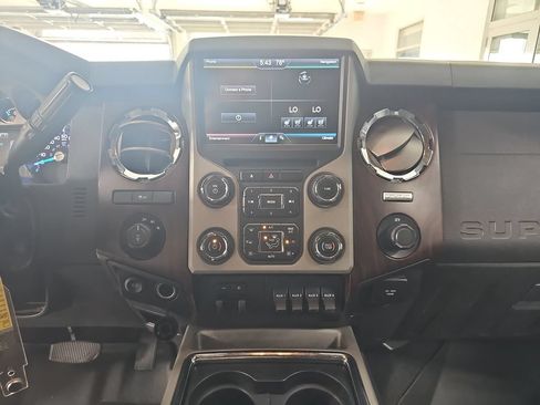 Used 2016 Ford F250 Lariat w/ Lariat Ultimate Package AWD/4WD image 25