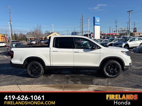 New 2026 Honda Ridgeline Black Edition image 4