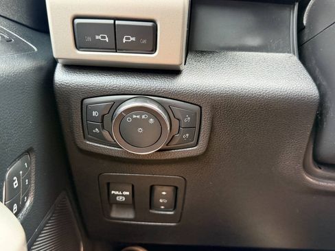 Used 2019 Ford F150 Lariat w/ Equipment Group 502A Luxury AWD/4WD image 37