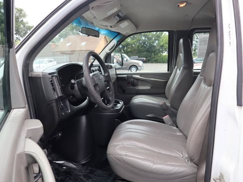 Used 2007 Chevrolet Express 3500 Extended Passenger RWD image 16