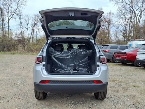 New 2026 Jeep Compass Latitude image 9