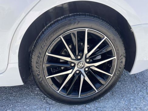 Used 2024 Toyota Camry SE w/ Convenience Package image 30