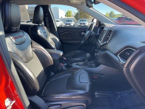 Used 2021 Jeep Cherokee Trailhawk image 10