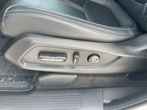 Used 2025 Honda Pilot EX-L image 12