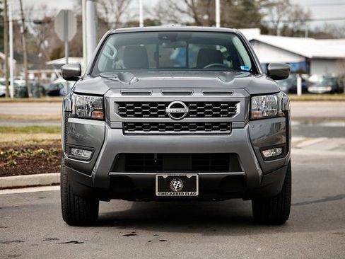 Used 2025 Nissan Frontier SV w/ SV Convenience Package image 14