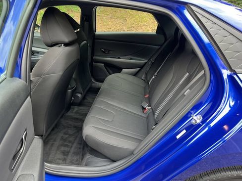 Used 2025 Hyundai Elantra SEL FWD image 8
