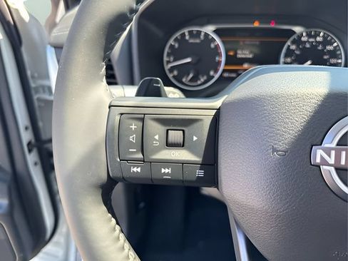 Used 2025 Nissan Rogue SV AWD/4WD image 14