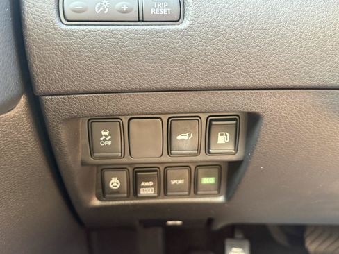 Used 2018 Nissan Rogue SV w/ Premium Package AWD/4WD image 15