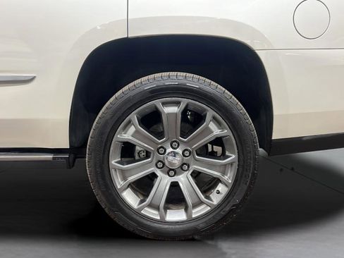 Used 2015 Cadillac Escalade Premium image 37